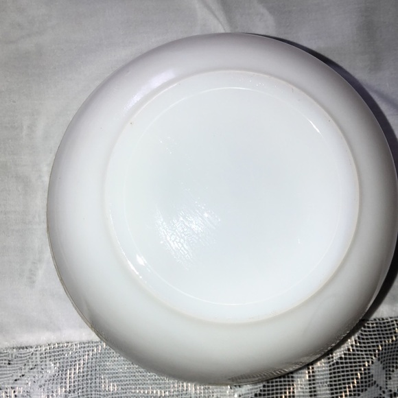 Five vintage milkglass bowls. Golden wheat pattern. - Picture 4 of 4